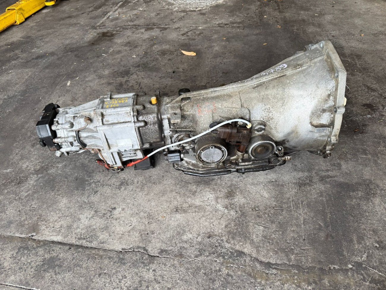 W124 300E / 300TE 4MATIC Transmission - Image 13