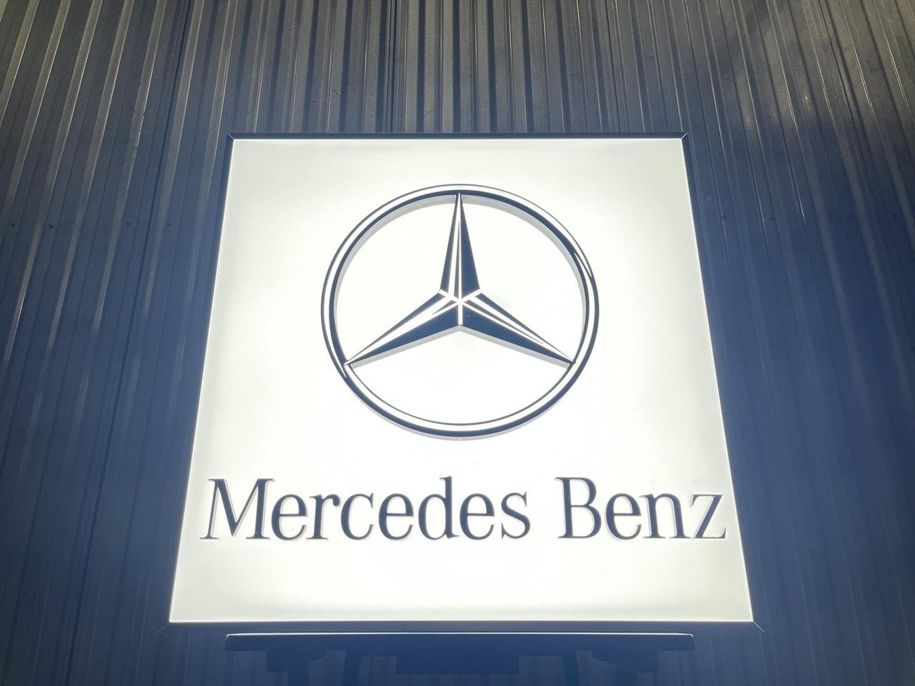 Mercedes-Benz Promotional Illuminated Sign - Image 5