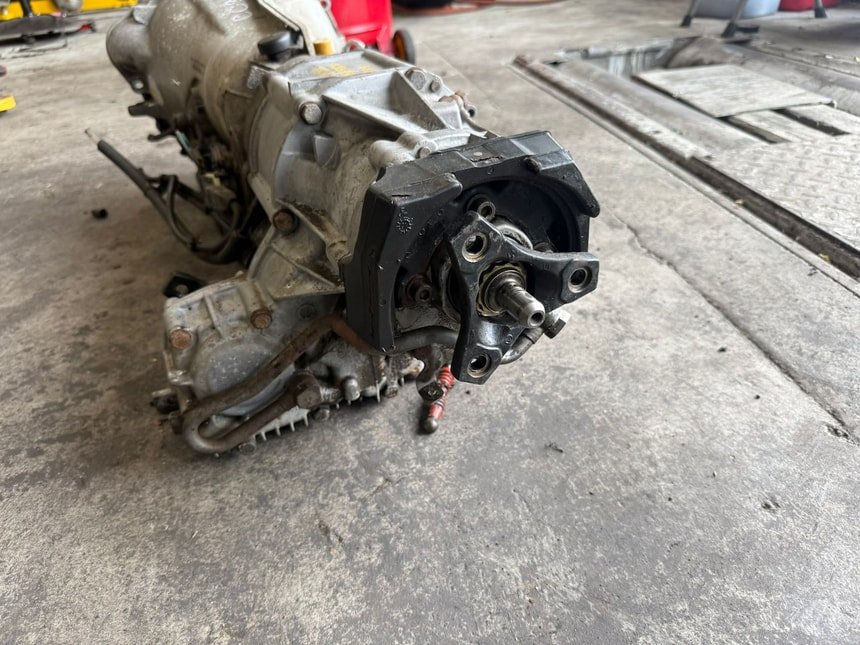 W124 300E / 300TE 4MATIC Transmission - Image 2
