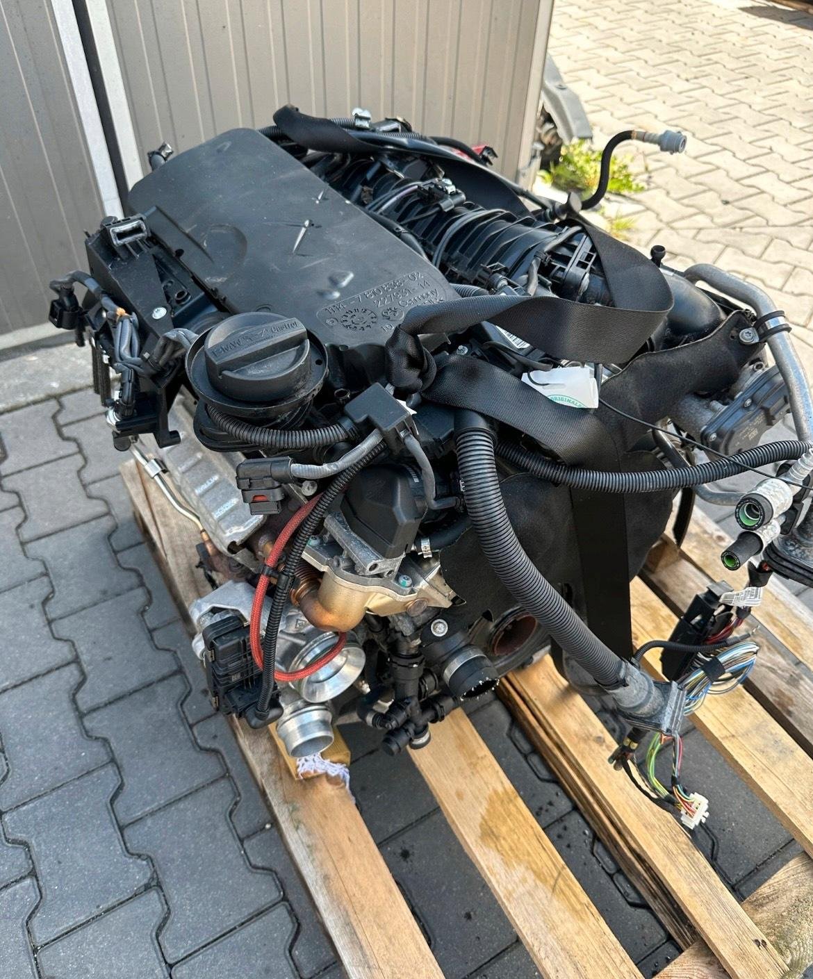 BMW 520d F10 engine - Image 11