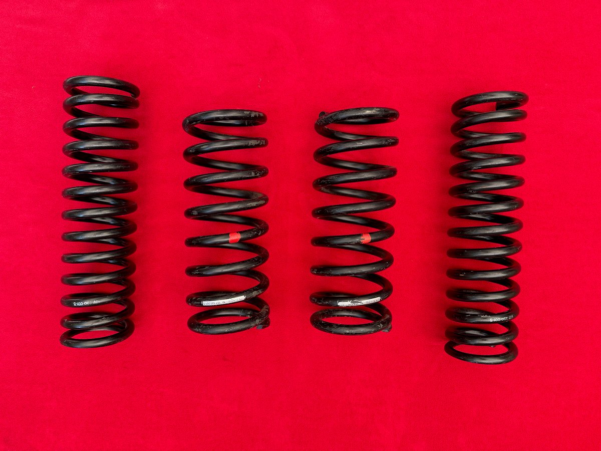 NOS R107/C107 Premerger AMG Lowering Springs - Image 3