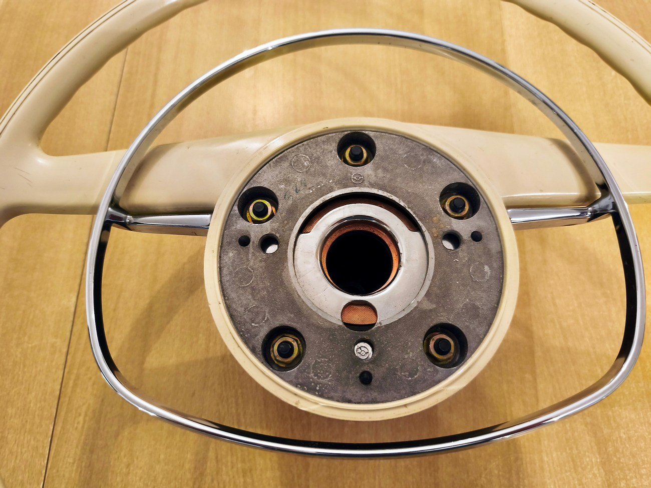 Petri Bakelite Steering Wheel (Fits W108, W109, W111, W113, W114, W115) - Image 12