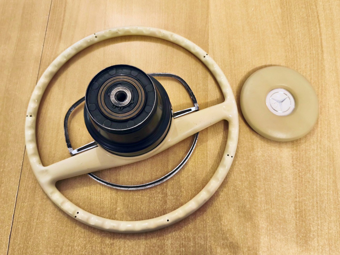 Petri Bakelite Steering Wheel (Fits W108, W109, W111, W113, W114, W115) - Image 7