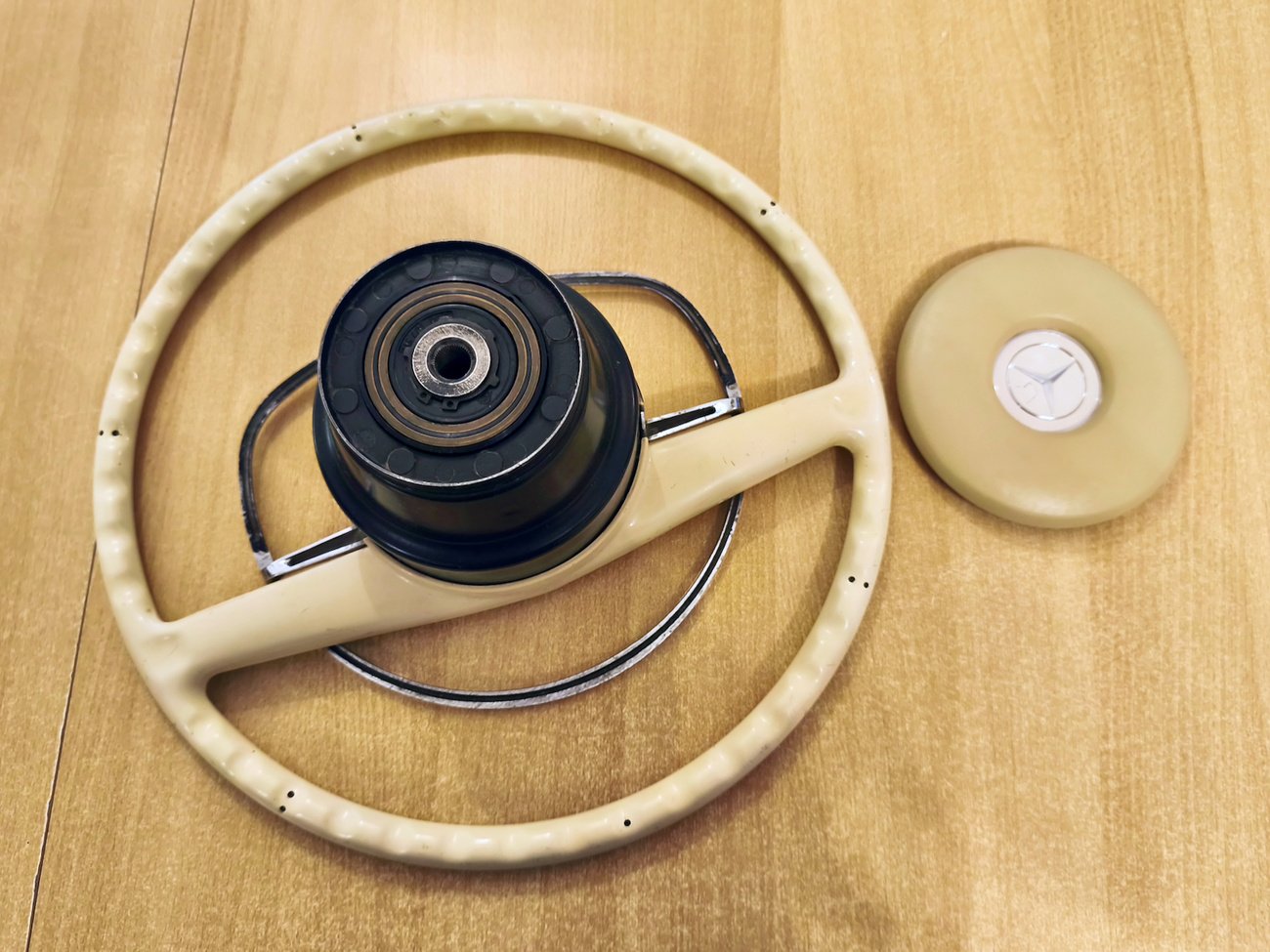 Petri Bakelite Steering Wheel (Fits W108, W109, W111, W113, W114, W115) - Image 14