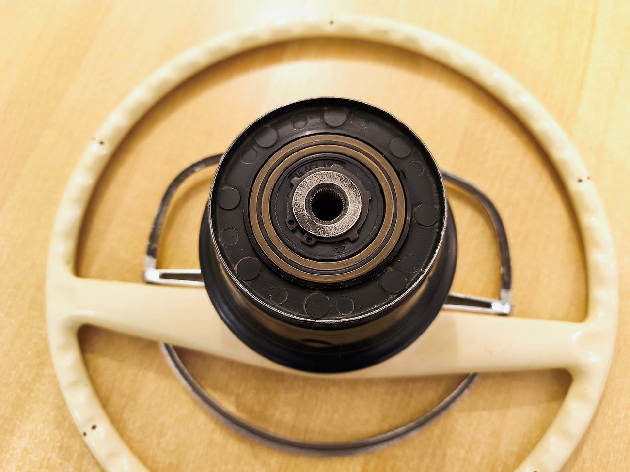 Petri Bakelite Steering Wheel (Fits W108, W109, W111, W113, W114, W115) - Image 4