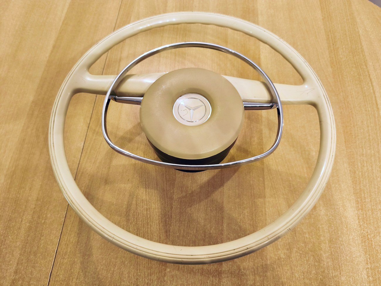 Petri Bakelite Steering Wheel (Fits W108, W109, W111, W113, W114, W115) - Image 10