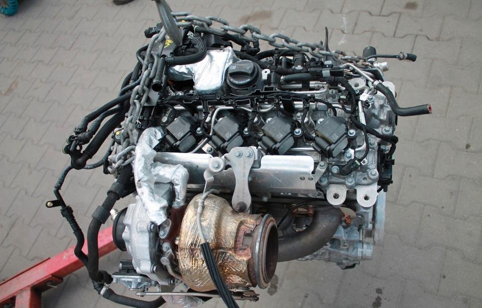 Mercedes-AMG S45 Engine - Image 2