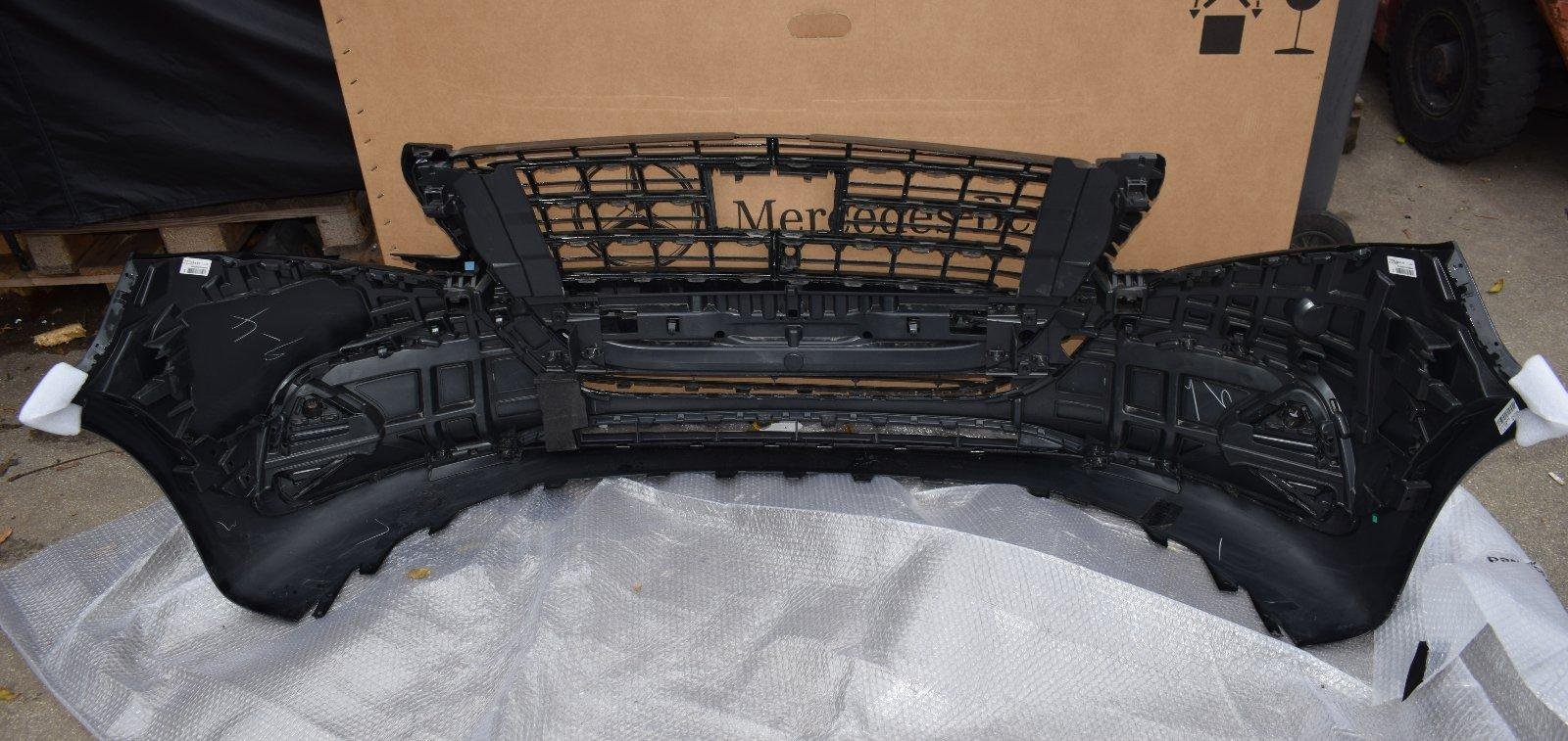 Original Mercedes V-Class W447 Front Bumper - Image 5