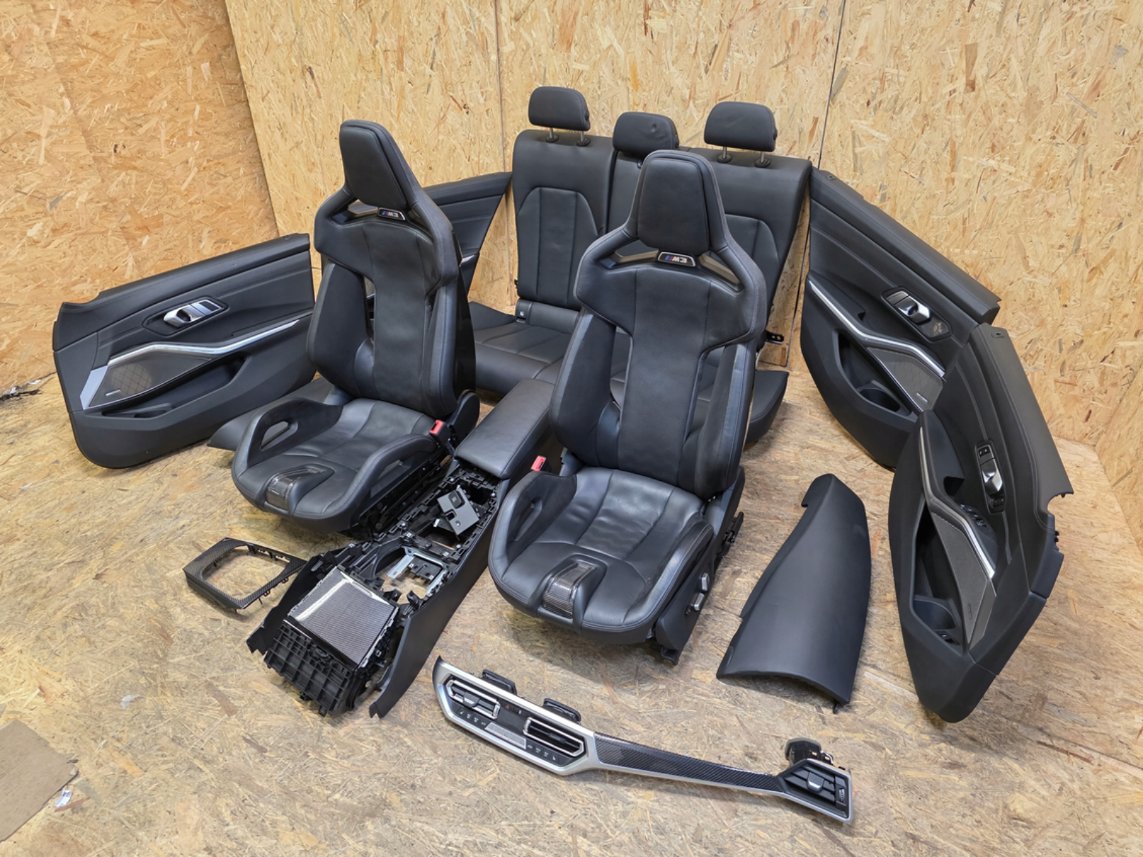 BMW M3 Competition (G80 / G81) interior - Image 2