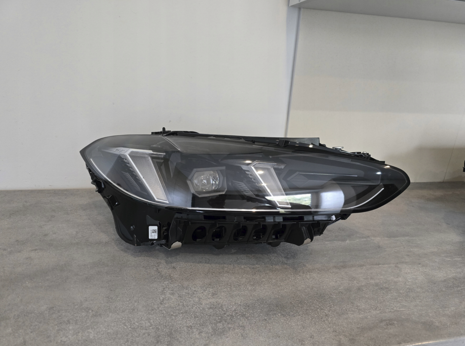 OEM BMW LED Headlight (G22, G23, G26, G80, G82) - Image 5