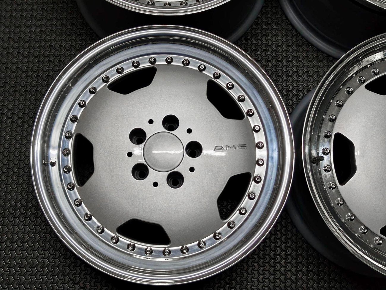 Staggered 3-Piece 17" AMG Aero III Wheels - Image 12