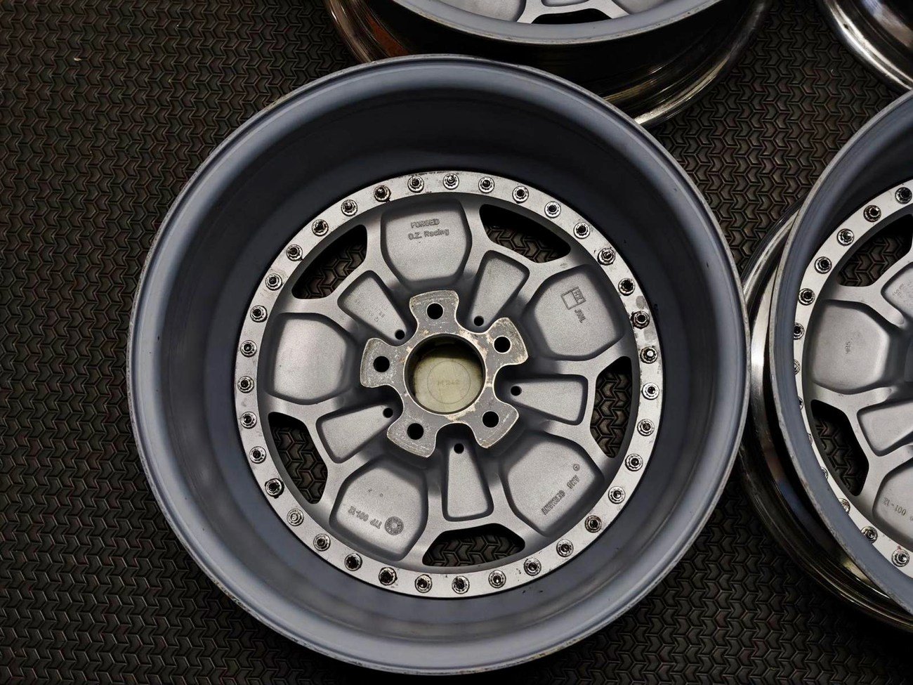 Staggered 3-Piece 17" AMG Aero III Wheels - Image 2