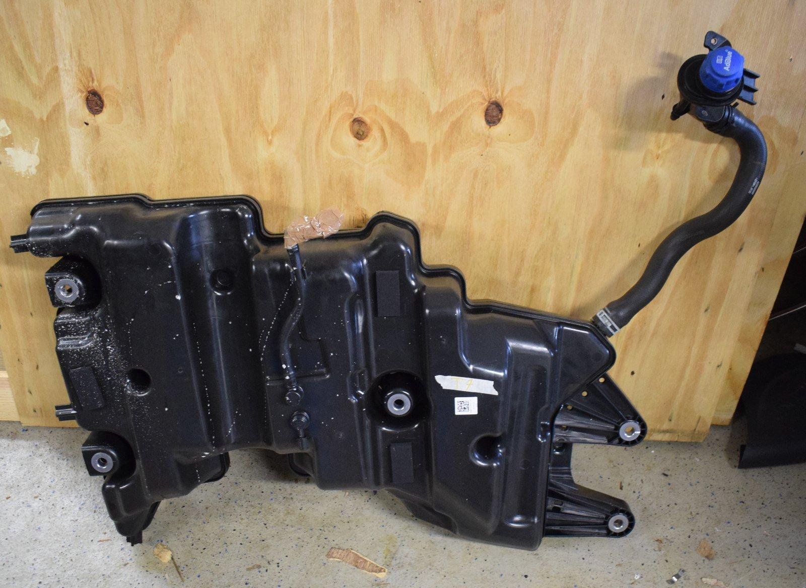 Mercedes W447 AdBlue Tank