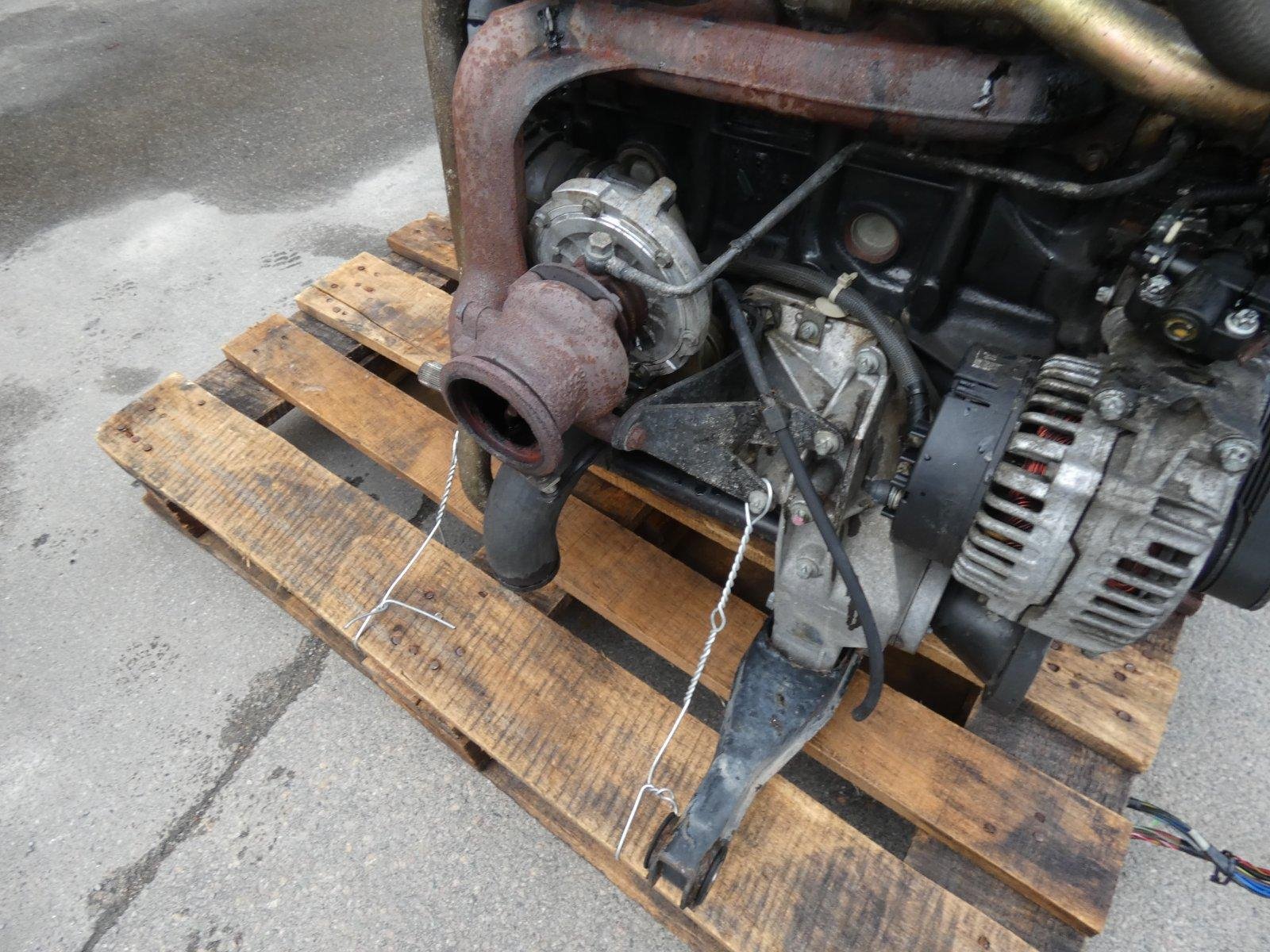 Mercedes-Benz Vito W638 Engine - Image 2