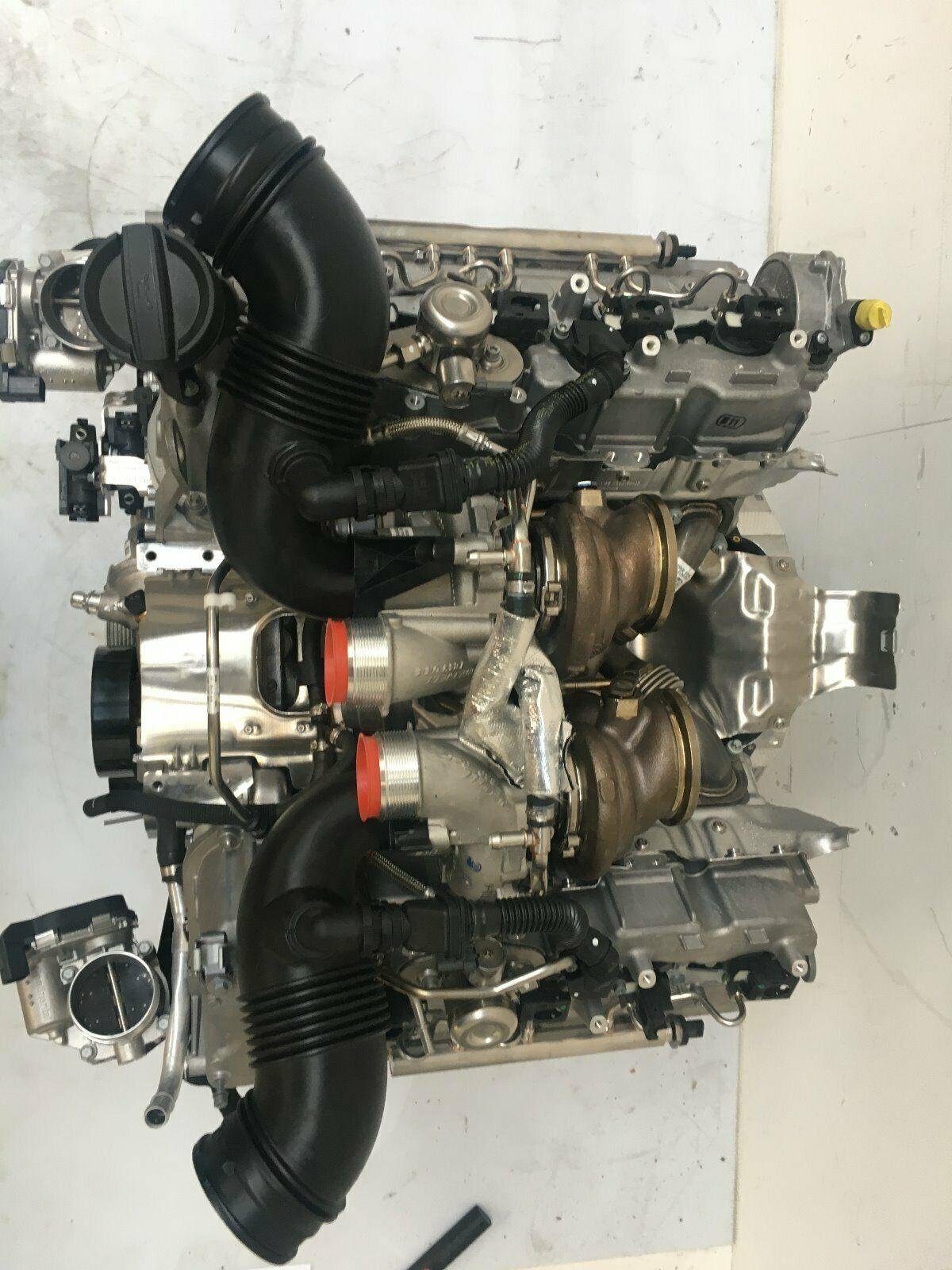 BMW X5M Engine (F85) S63B44B 4.4L Twin-Turbo V8 • 2019 - Image 4