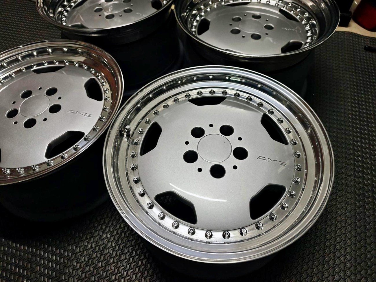 Staggered 3-Piece 17" AMG Aero III Wheels - Image 3