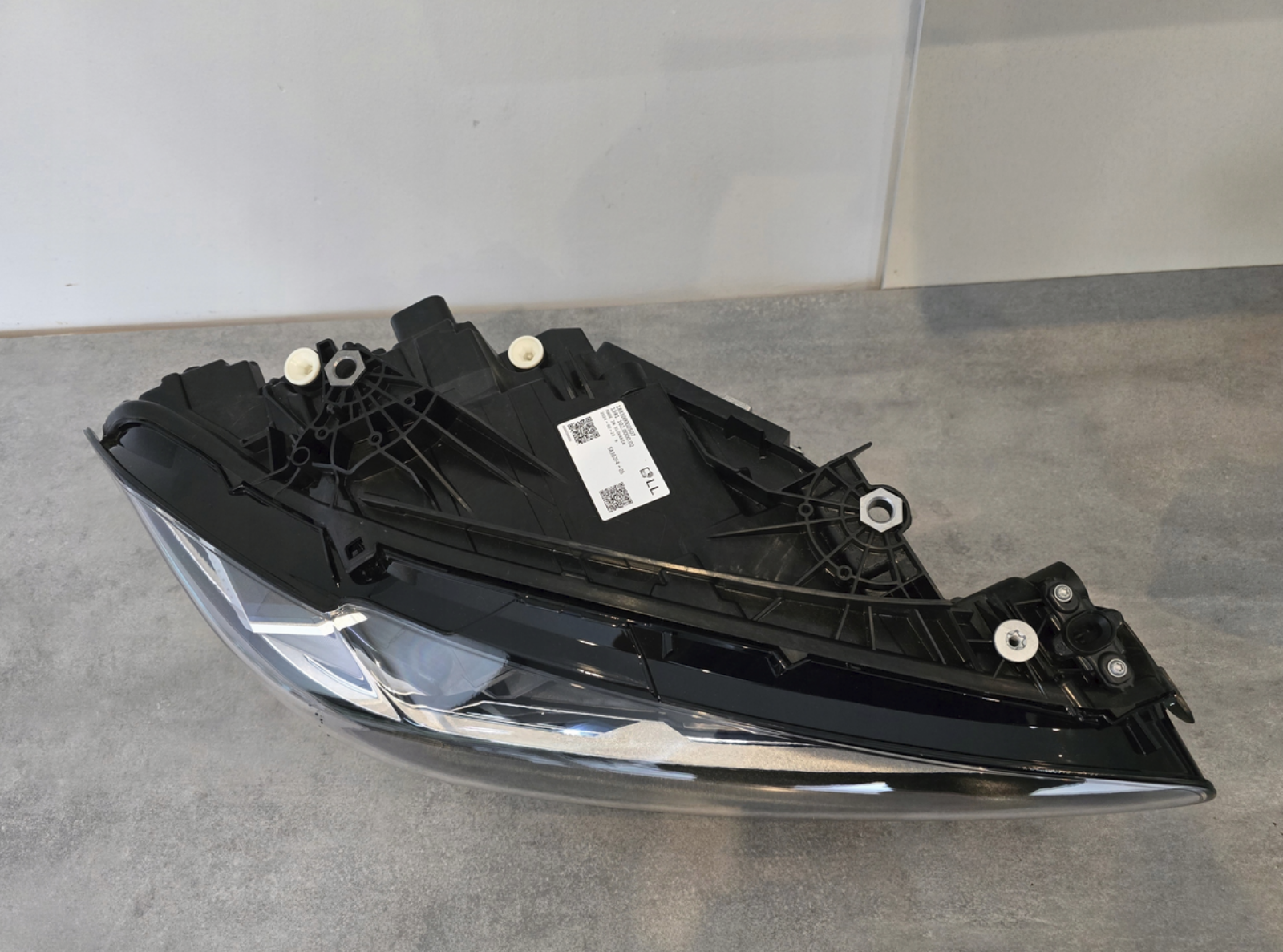 OEM BMW LED Headlight (G22, G23, G26, G80, G82) - Image 3