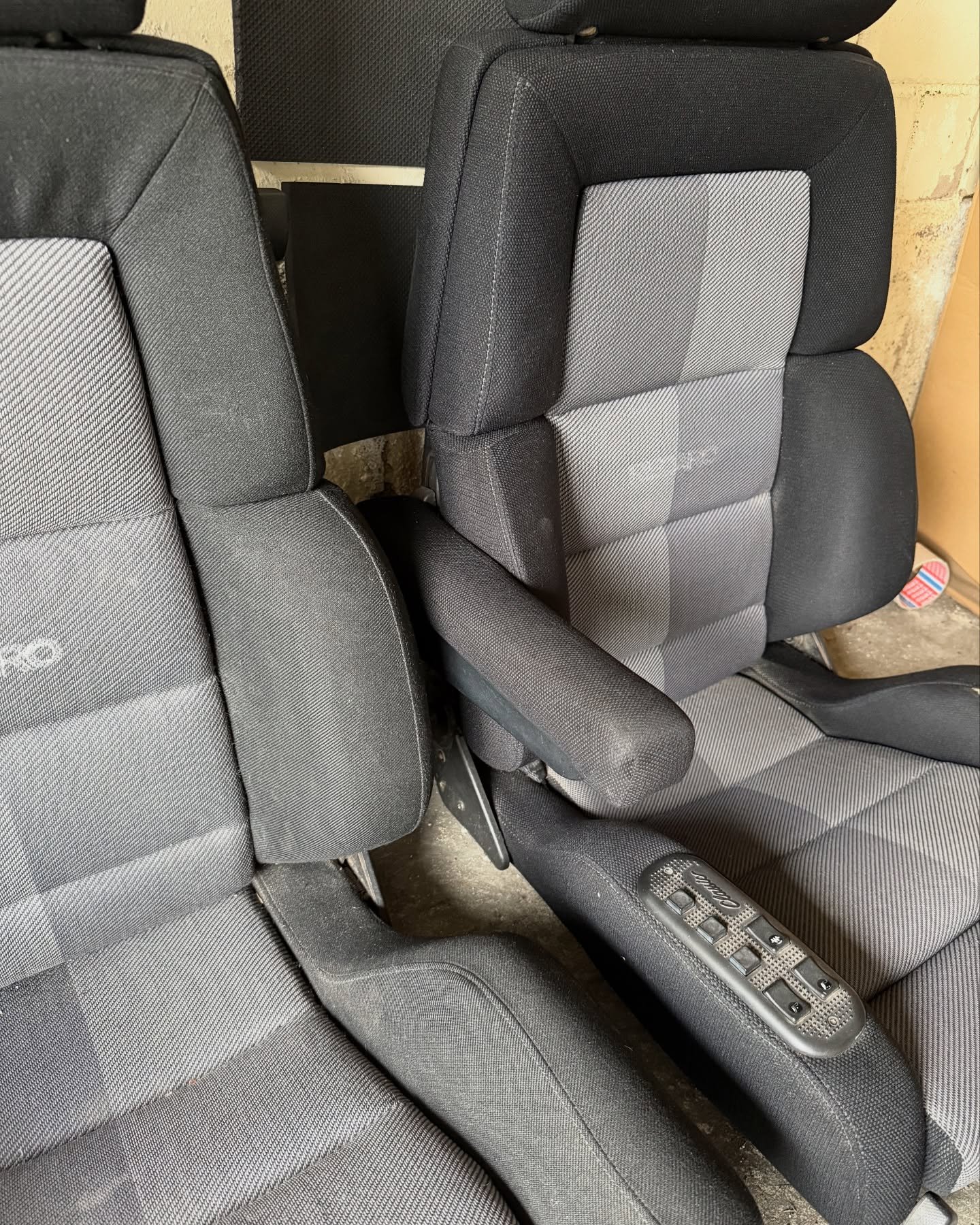 Recaro Classic Seats with Armrest - Image 4