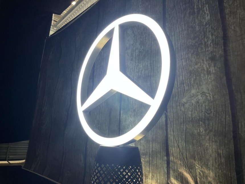 Mercedes-Benz Promotional Illuminated Star Logo Sign - Image 4