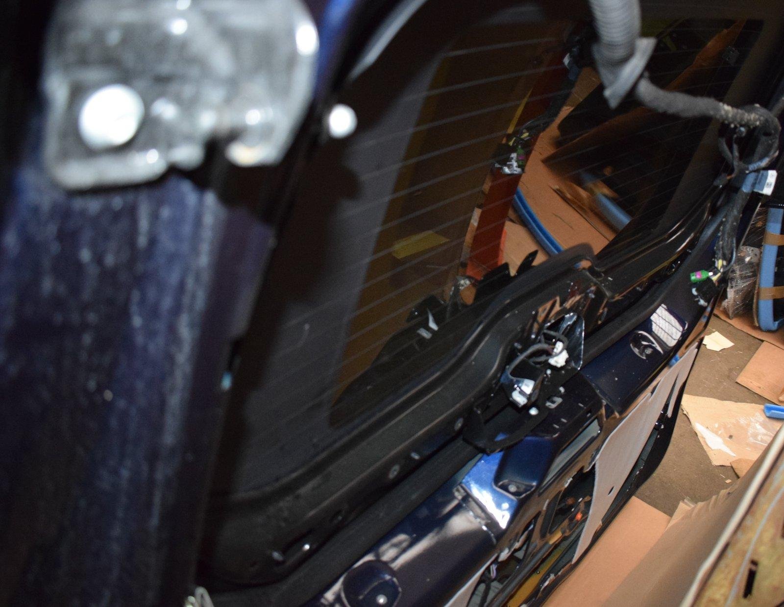 Mercedes-Benz V-Class W447 tailgate - Image 3