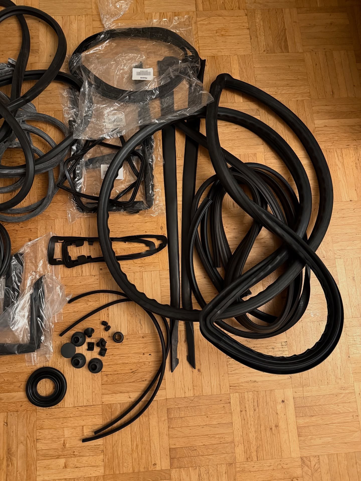 Mercedes-Benz C126 SEC Body Sealing Set - Image 3