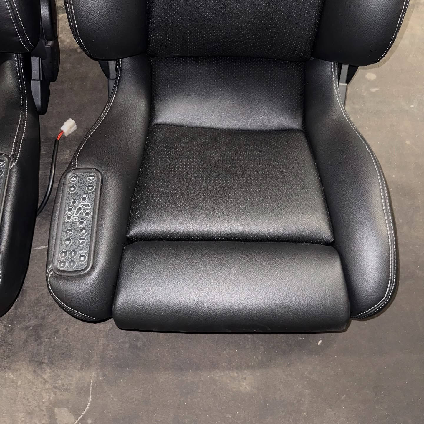 Electric Recaro Sport Seats - Image 3