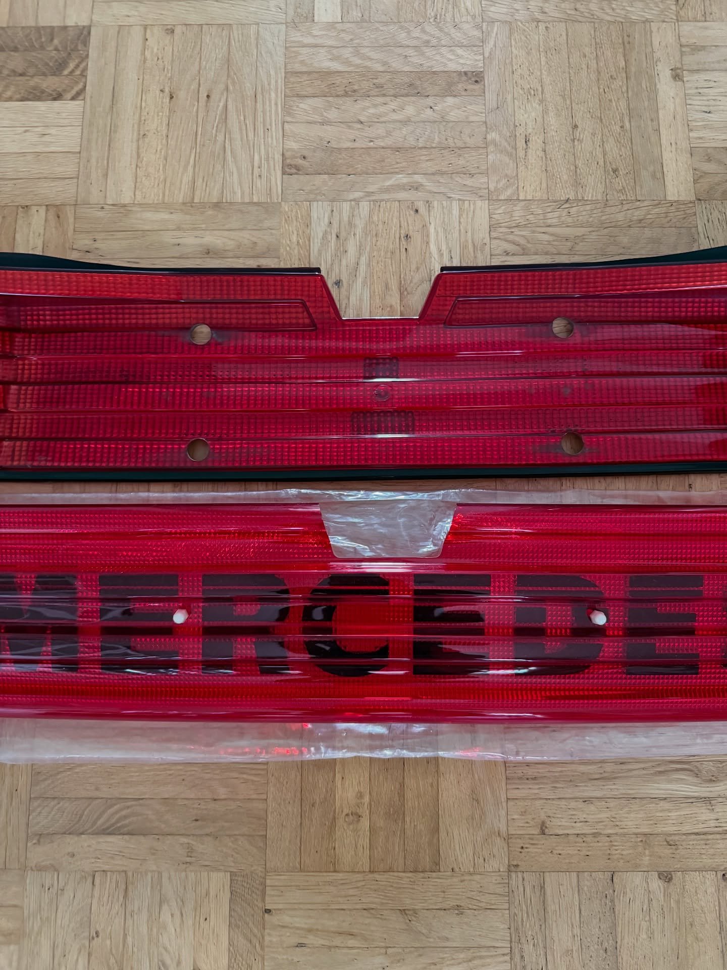 Mercedes-Benz W126 / C126 Reflector - Image 4