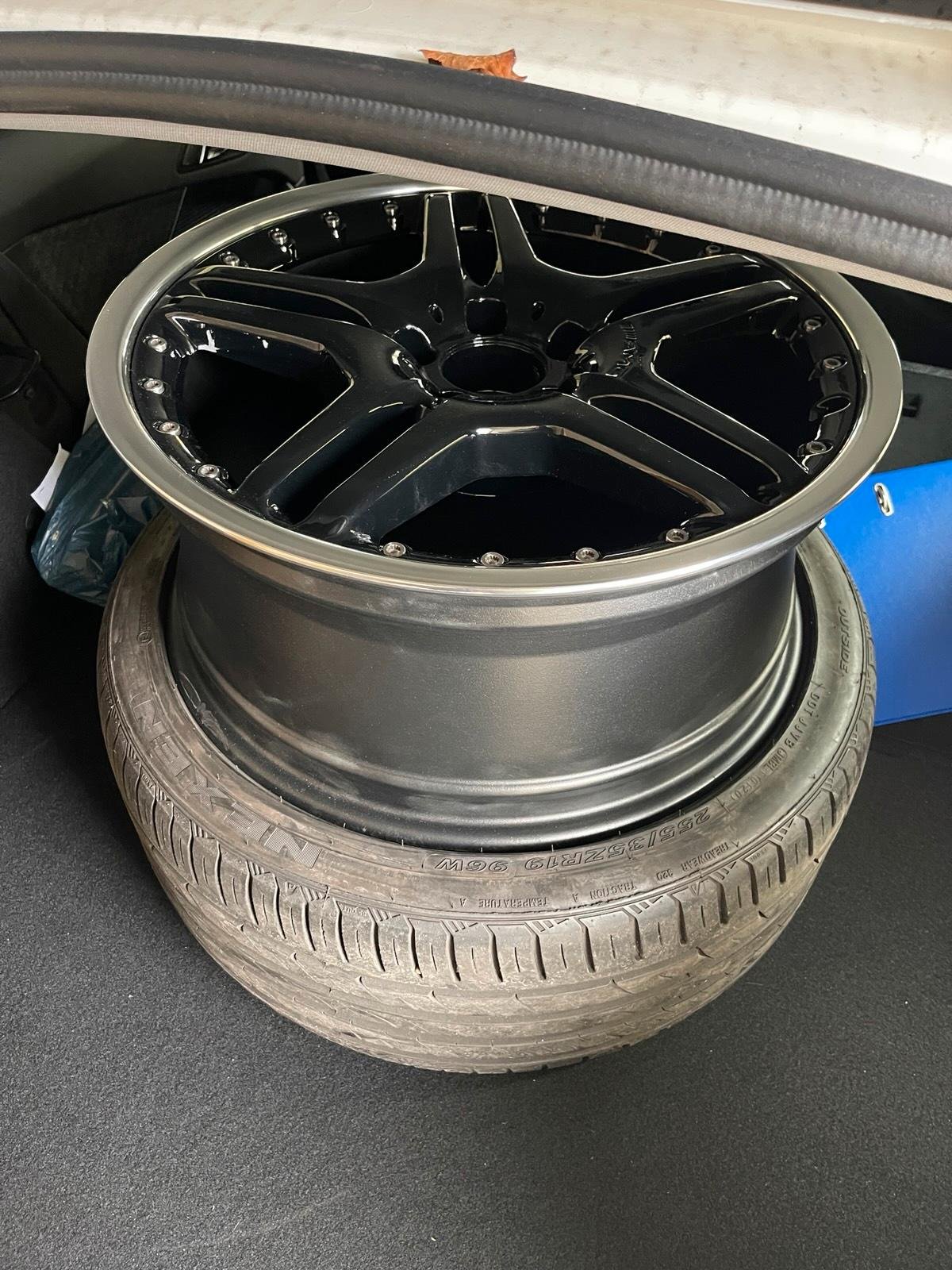 Mercedes-Benz AMG Styling 4 Wheels - Image 4