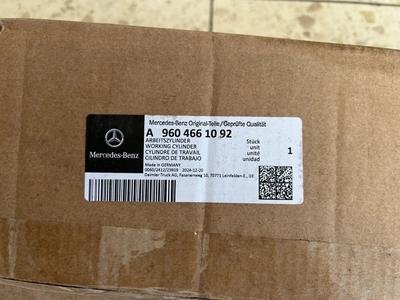 Mercedes-Benz Actros Power Steering Working Cylinder - Image 3
