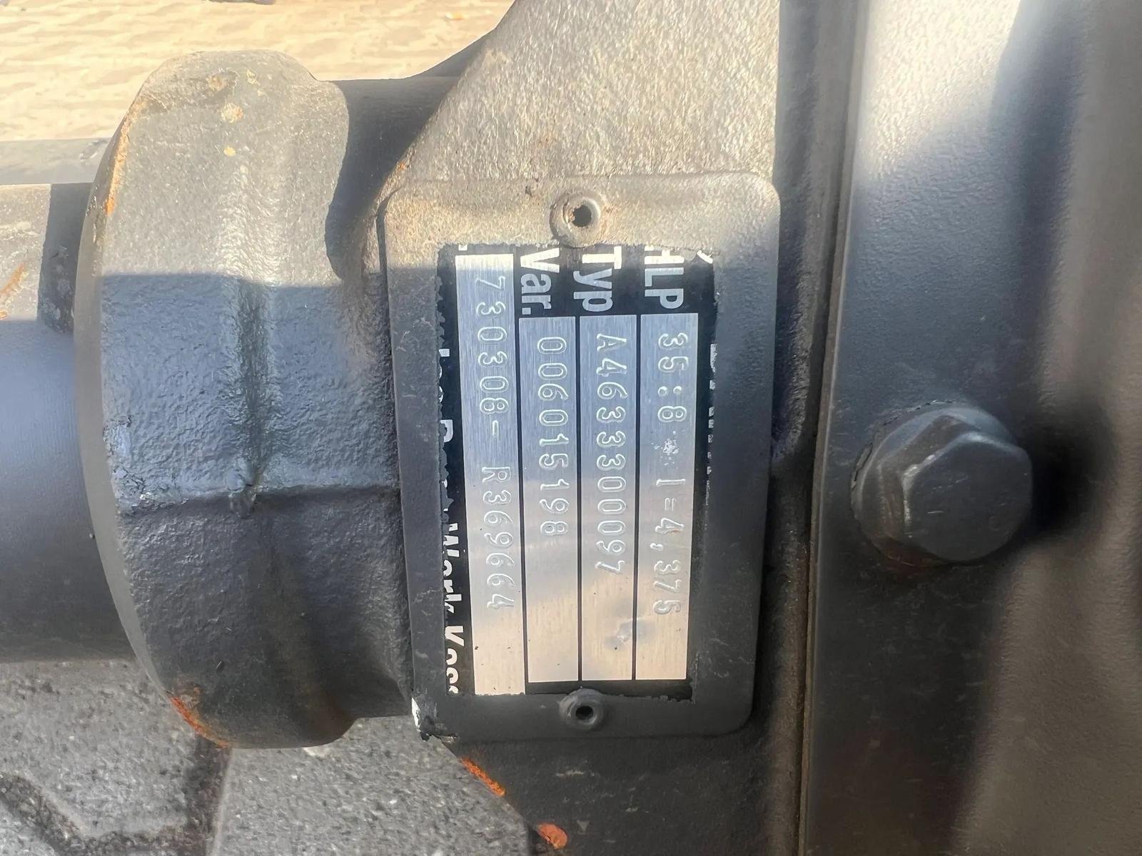 Mercedes-Benz G-Class W463 Front Axle - Image 9