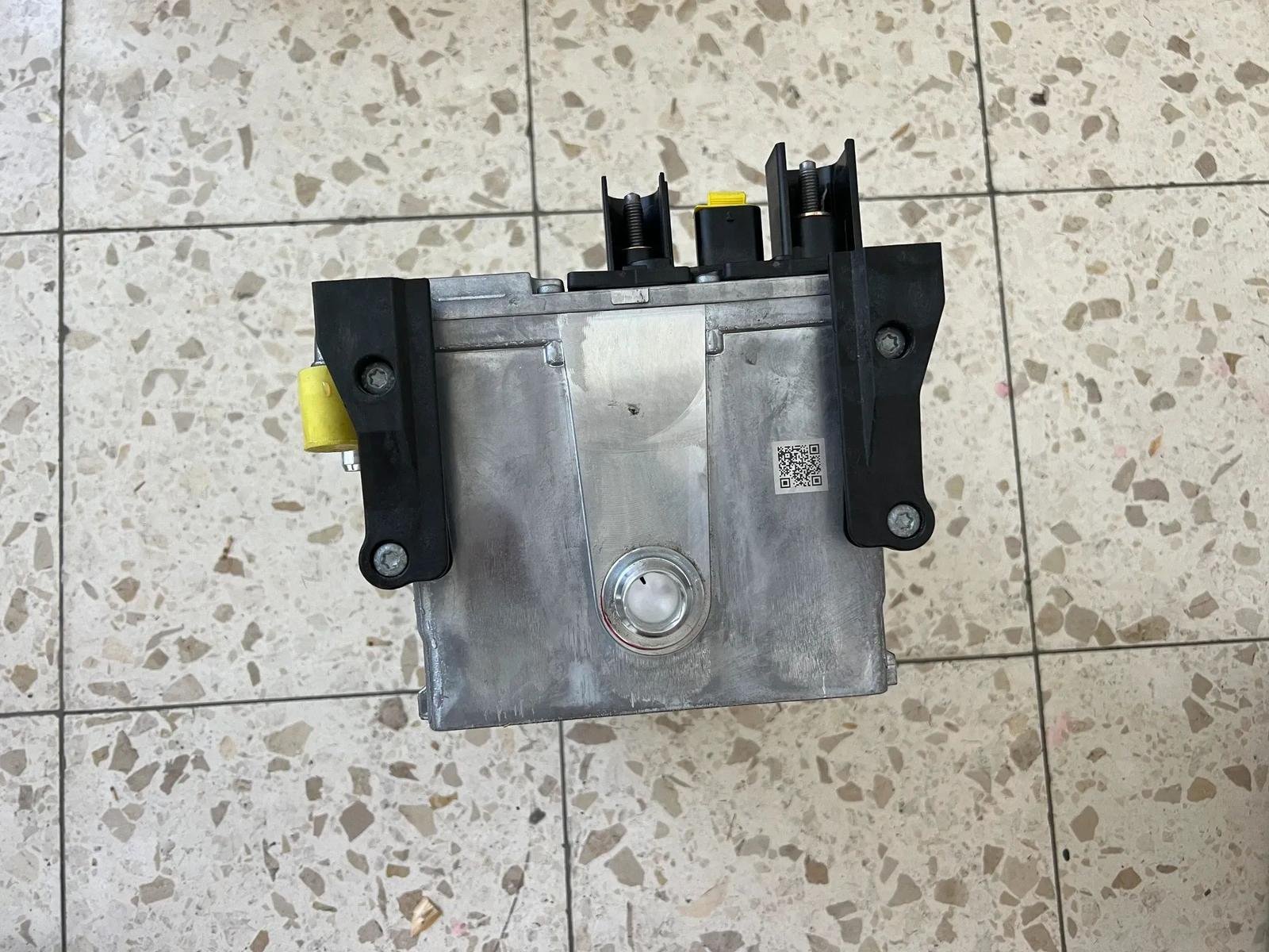 Mercedes-Benz Starter Battery - Image 4