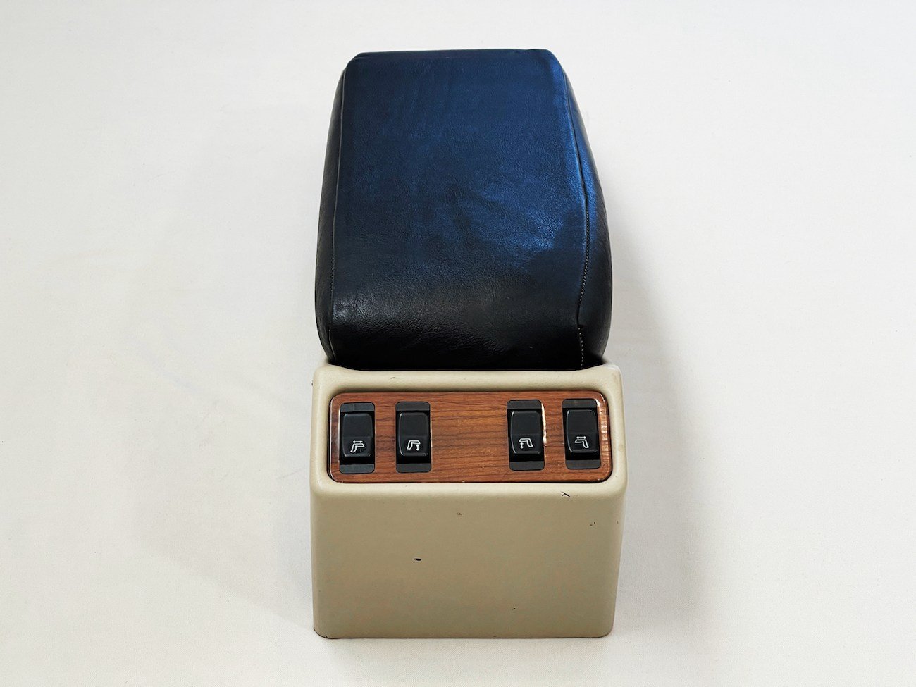 Mercedes-Benz W126 Split Rear Seats - Image 4