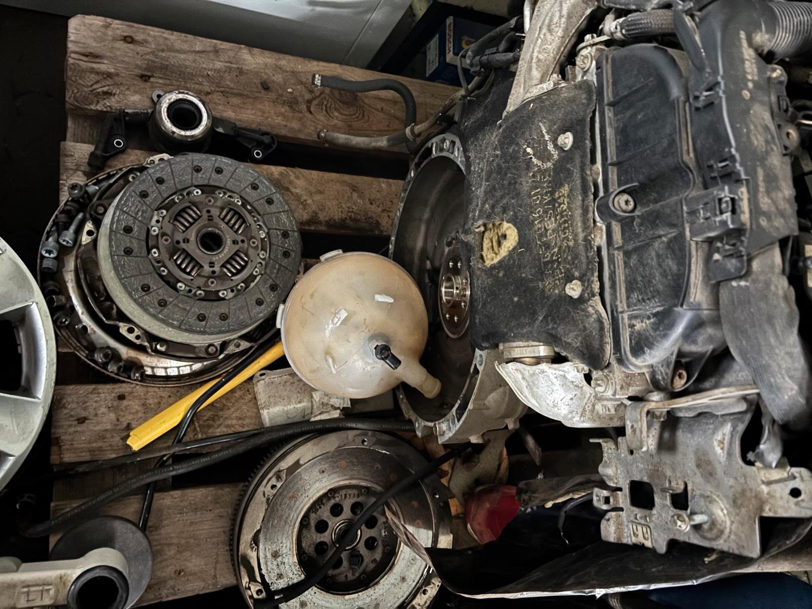 Mercedes-Benz Vito 116 Engine - Image 2