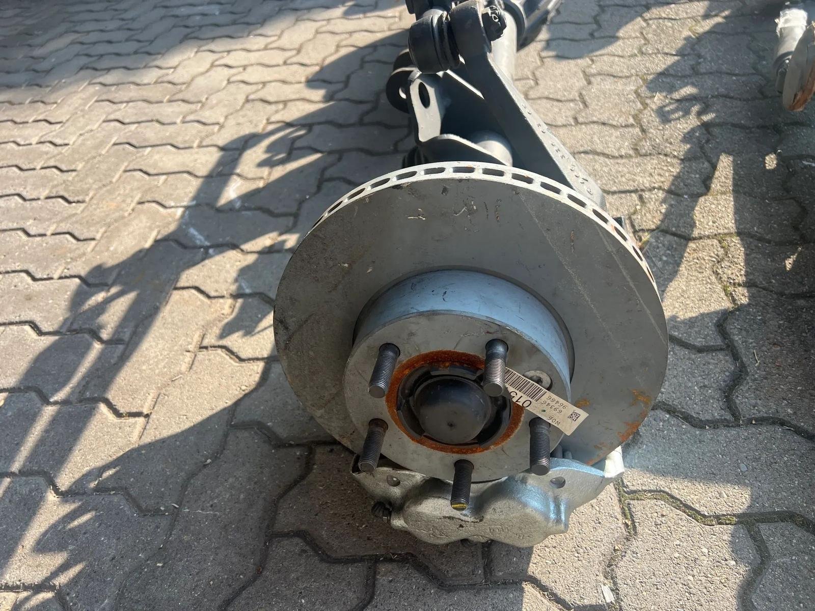 Mercedes-Benz G-Class W463 Front Axle - Image 6