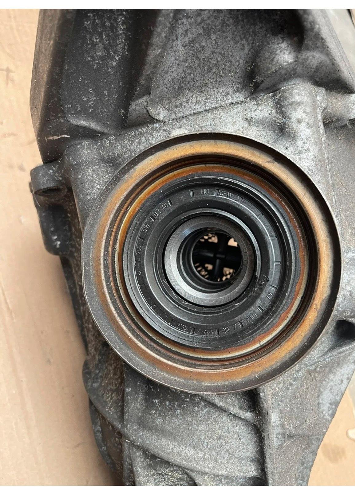 Mercedes GLE 450 Rear Differential - Image 2