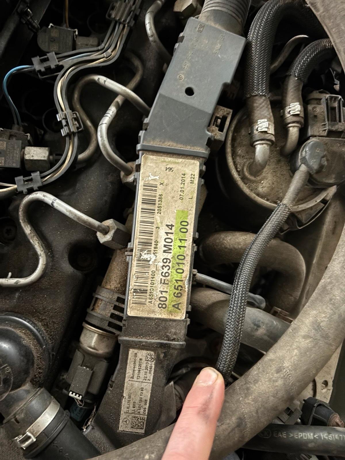 Mercedes-Benz Vito 116 Engine - Image 4