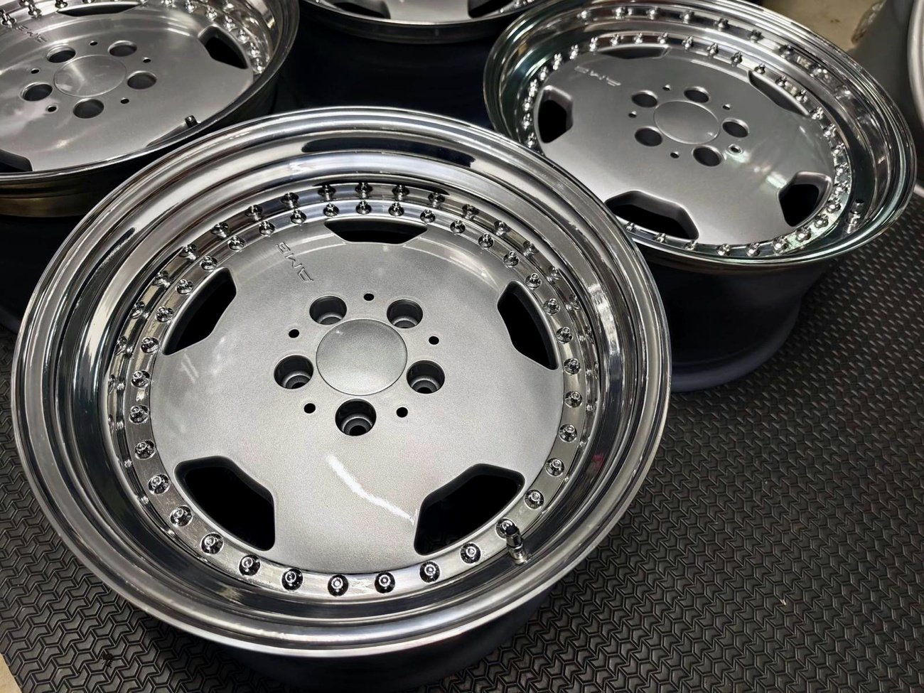 Staggered 3-Piece 17" AMG Aero III Wheels - Image 5