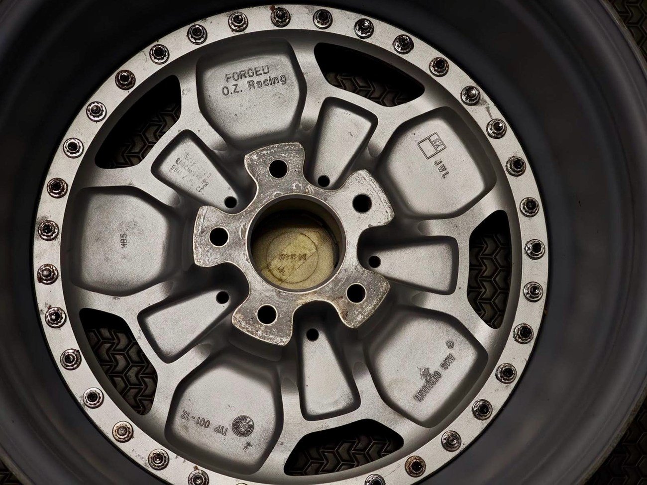 Staggered 3-Piece 17" AMG Aero III Wheels - Image 6