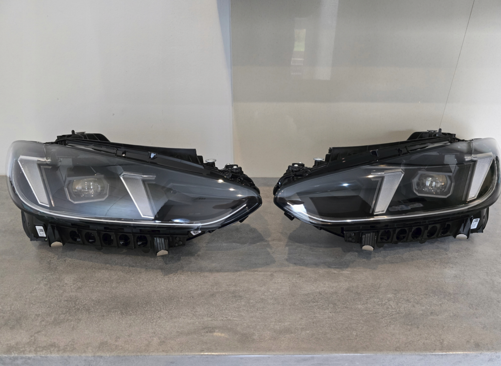 OEM BMW LED Headlight (G22, G23, G26, G80, G82) - Image 2