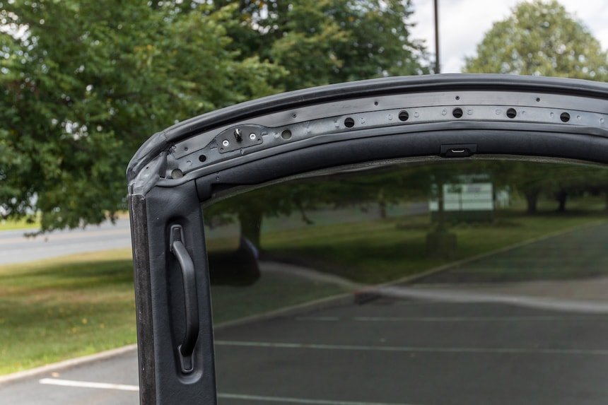 1990–2002 Mercedes-Benz R129 SL Panoramic Hardtop - Image 13