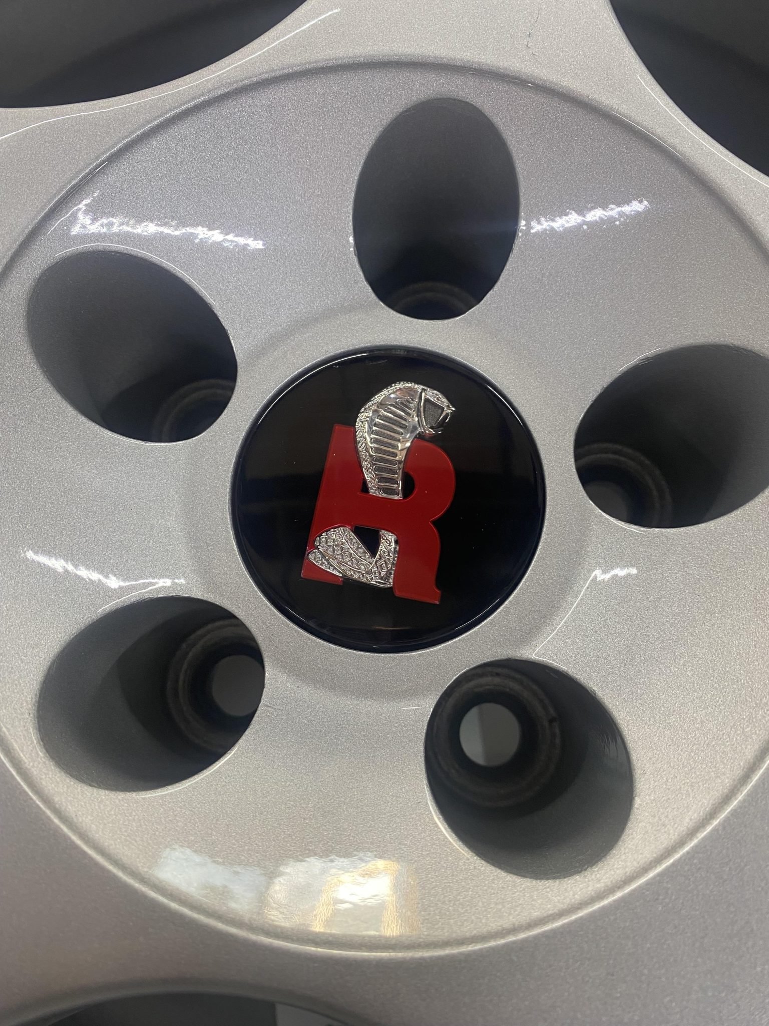 18×9.5″ 2000 Ford SVT Mustang Cobra R Wheels - Image 4