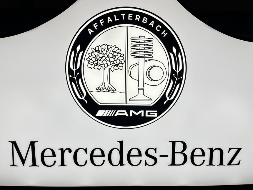 Original Mercedes-Benz Promotional Illuminated Sign - Image 9