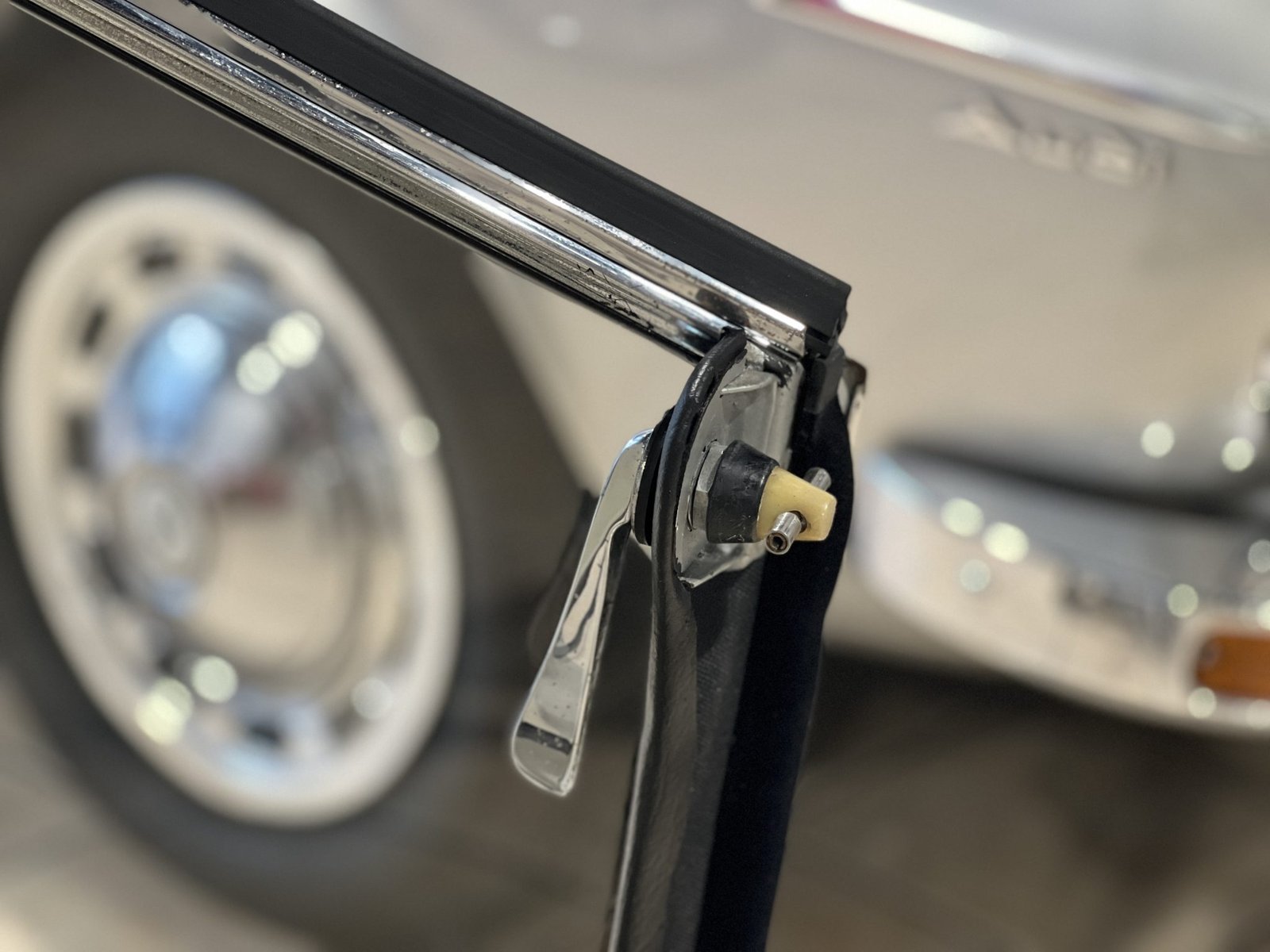 Mercedes-Benz W113 SL Hardtop - Image 12