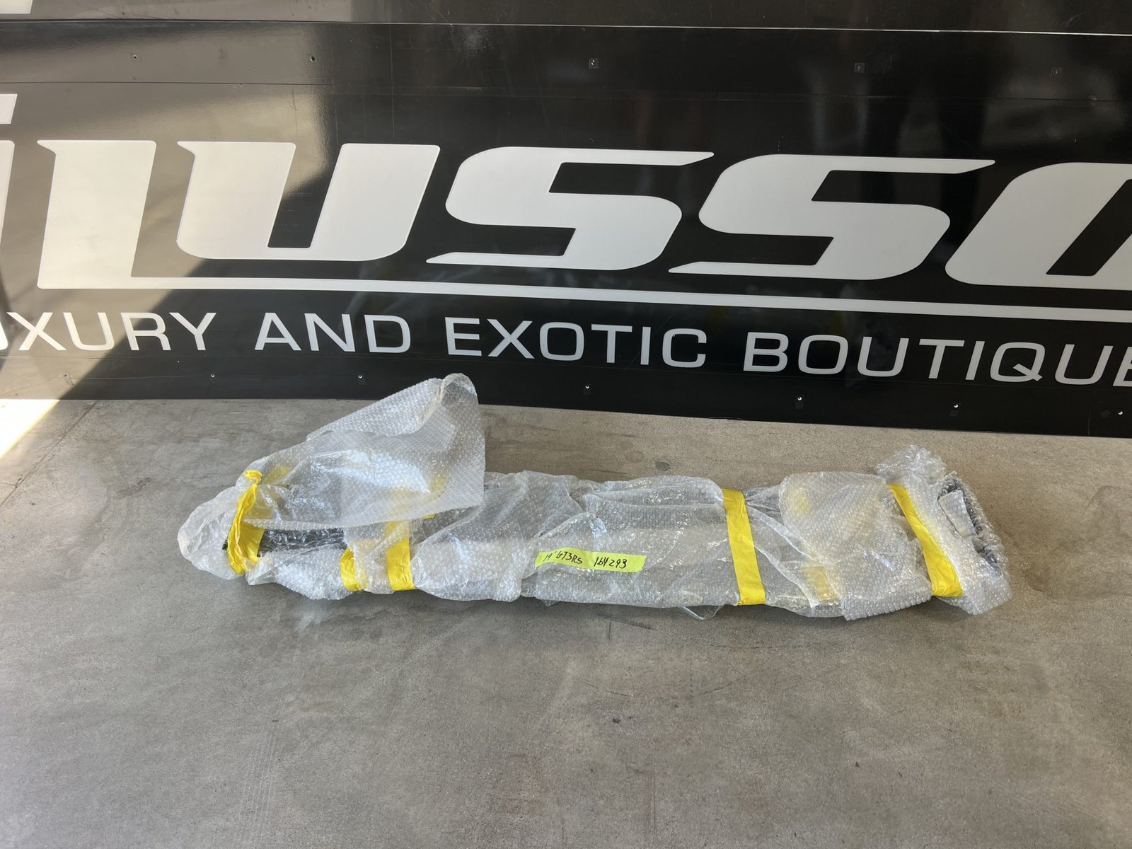 Carbon-Fiber Rear Wing - Image 3