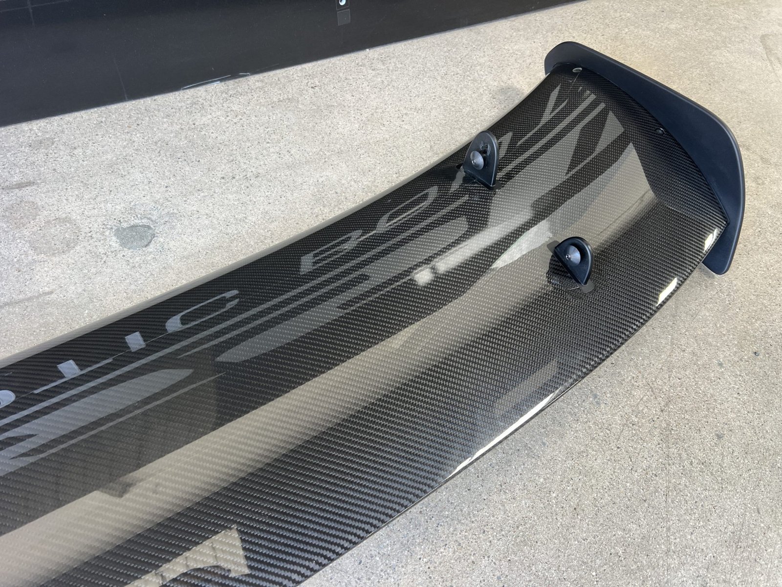 Carbon-Fiber Rear Wing - Image 11