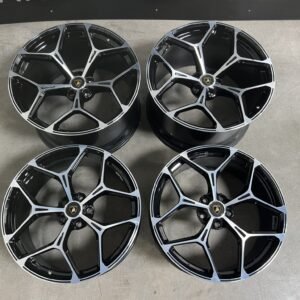 APP-TECH Altanero Wheels for Lamborghini Revuelto — 21″ Front & 22″ Rear, Forged Alloy, Gloss Black