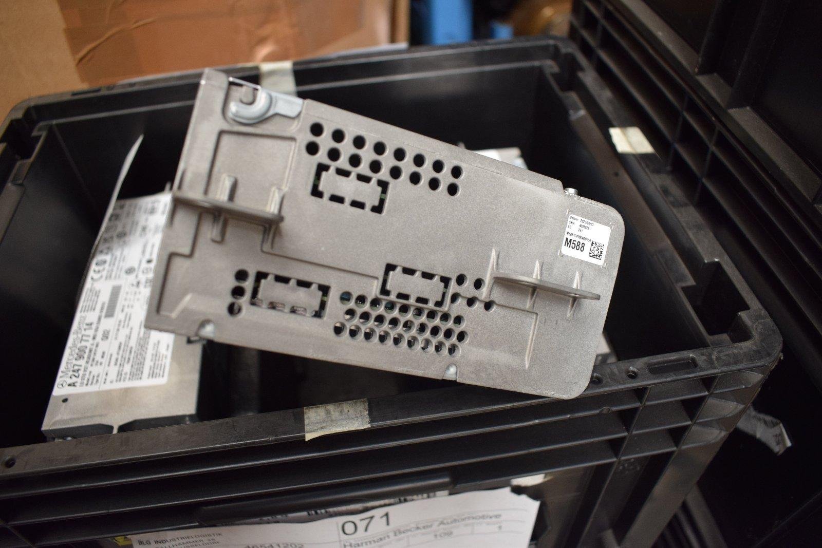 Mercedes COMAND unit W907 – Sprinter W907 / W118 / W243 / W247 – OEM - Image 2