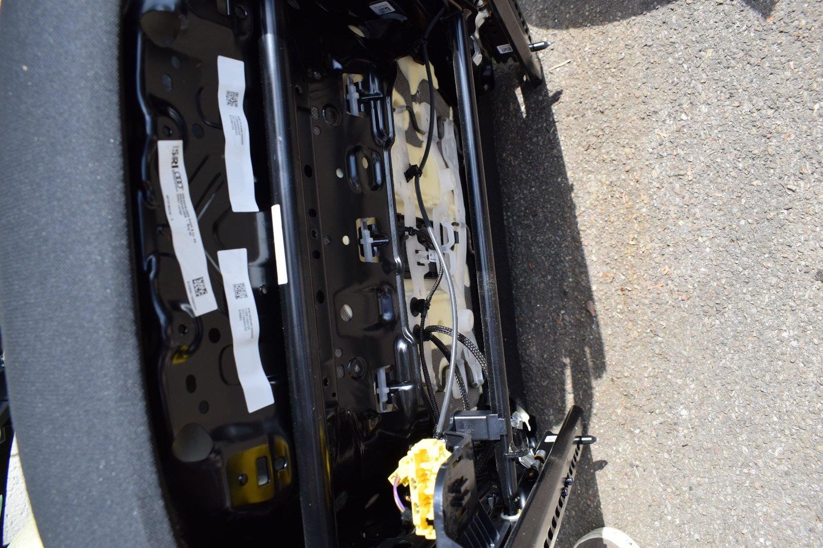 Mercedes Fabric Driver and Passenger Seats - Image 3