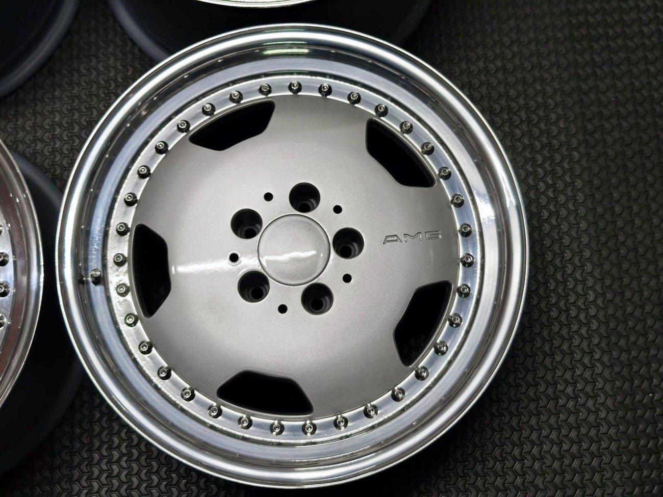 Staggered 3-Piece 17" AMG Aero III Wheels - Image 8