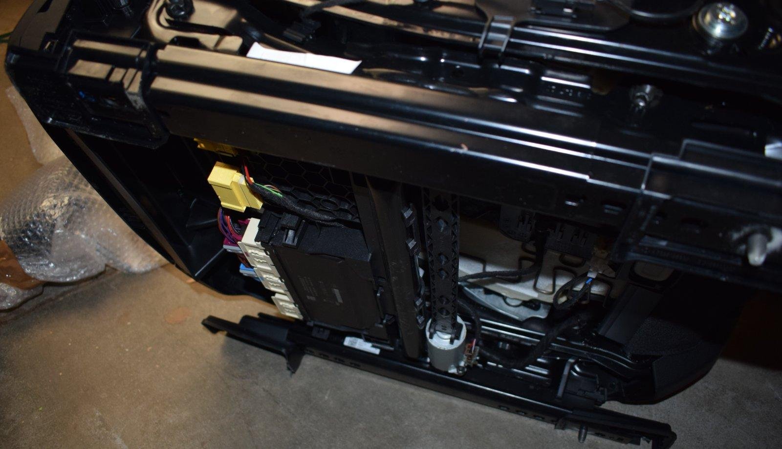 Original Mercedes W223 S-Class Front Seats - Image 3